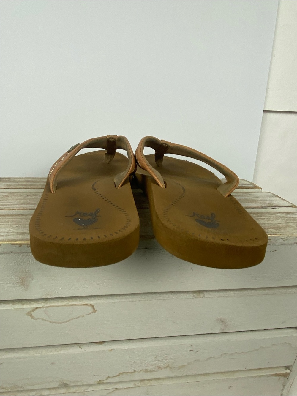 Reef Women's Beachbreak Flip Flop Sandals in tan embroidered strap detail size 9 - Picture 10 of 12